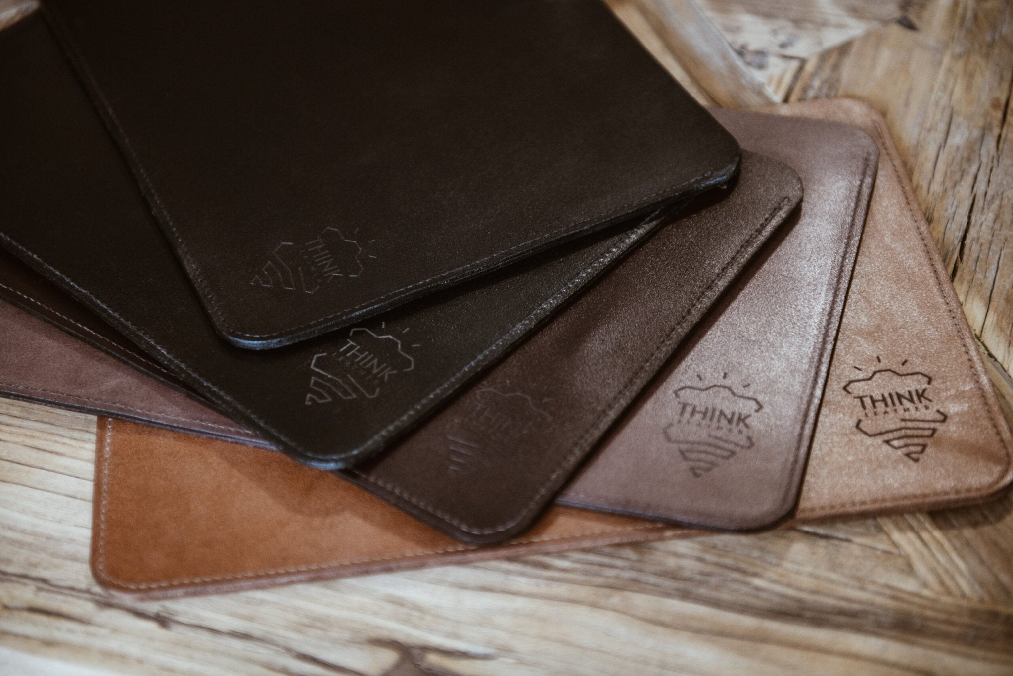 Skórzane etui na MacBook 13" Pro/Air - czarne - Lukas shop %