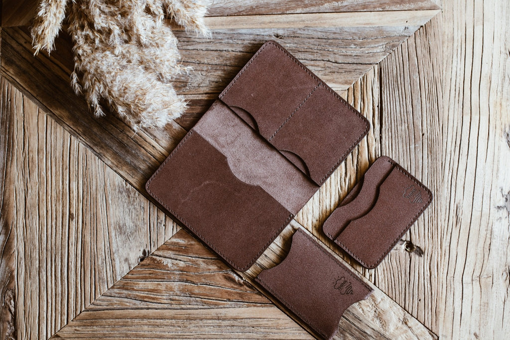 Zestaw biznesowy - portfel, wizytownik i etui na karty z wysokiej jakości skóry bydlęcej - ciemny brąz - Lukas shop %