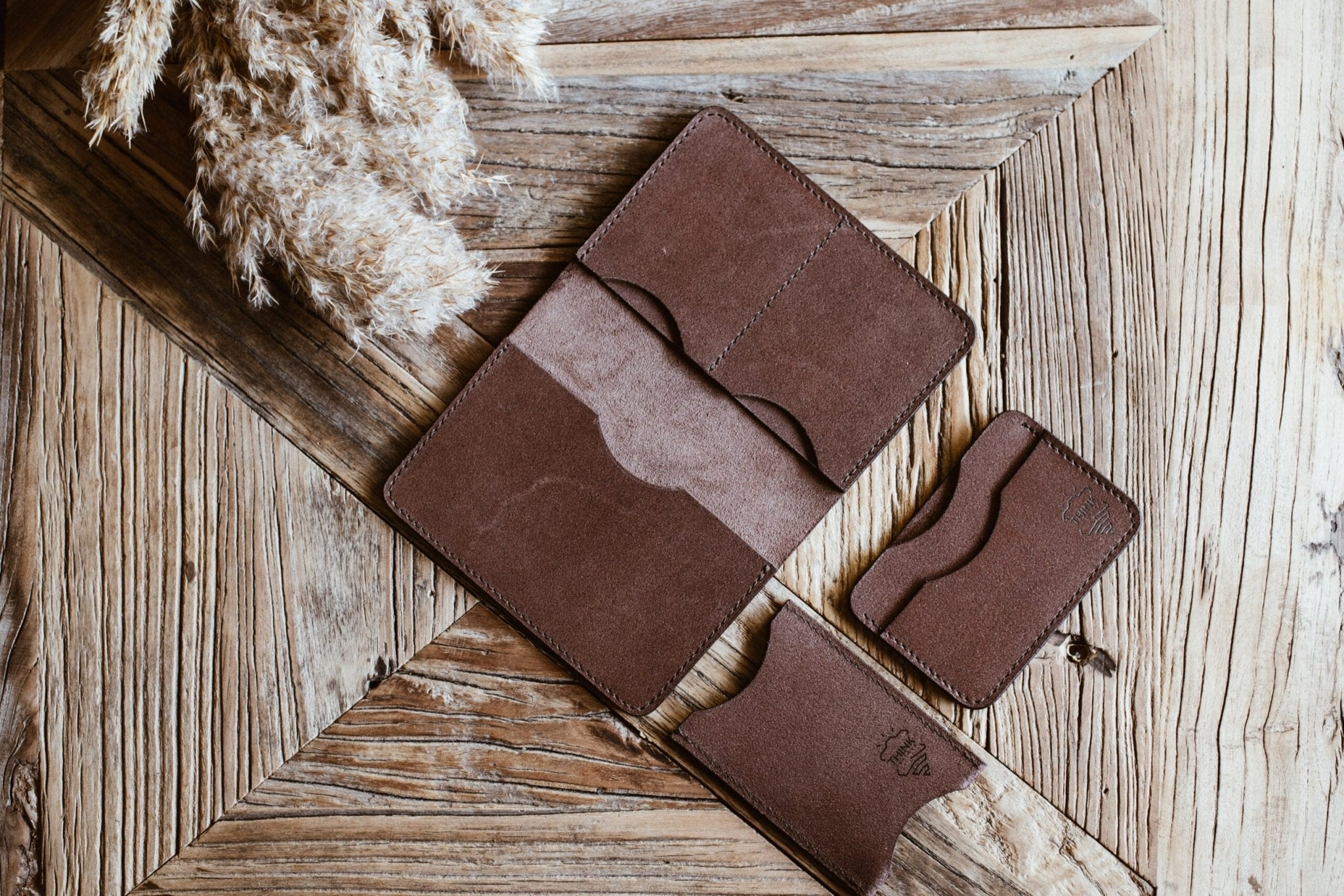 Zestaw biznesowy - portfel, wizytownik i etui na karty z wysokiej jakości skóry bydlęcej - ciemny brąz - Lukas shop %